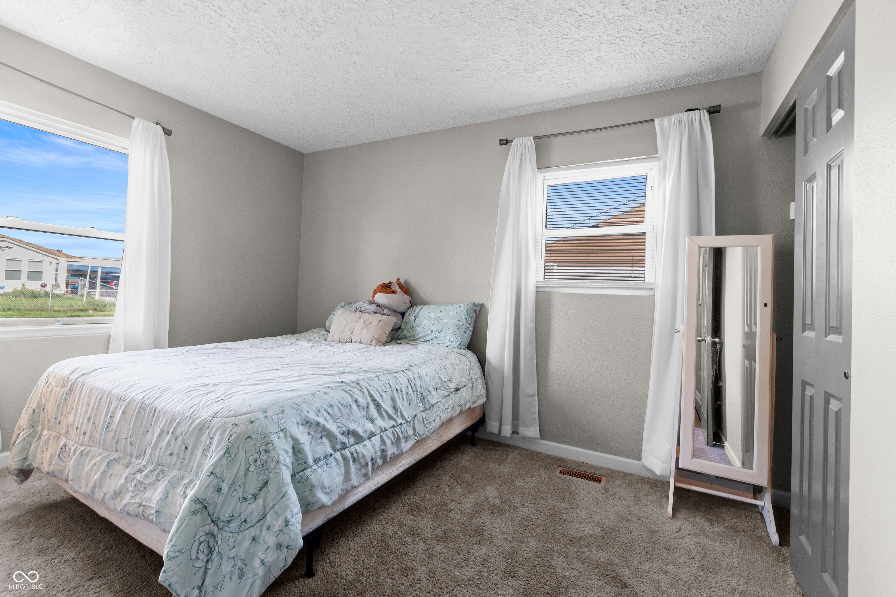 2901 North Routiers Avenue Indianapolis, IN 46219 - Photo 8 of 14