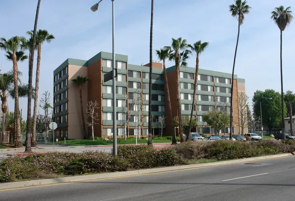 $1,451 | 15211 Sherman Way, Van Nuys, CA 91405