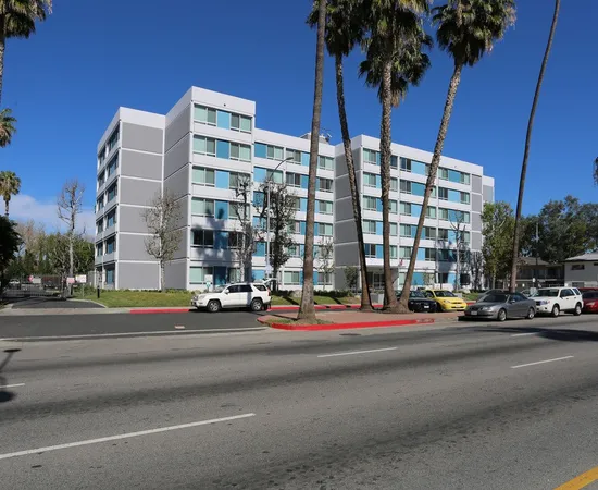 $1,451 | 15211 Sherman Way, Van Nuys, CA 91405
