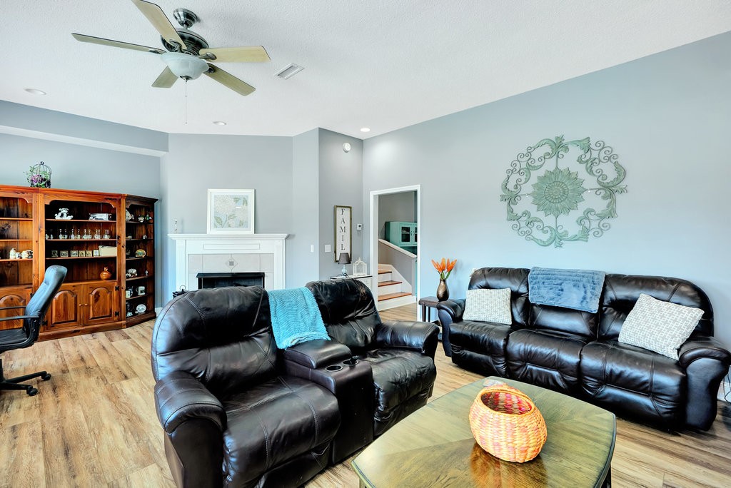 712 Kilgore Street Jasper, TN 37347 - Photo 14 of 43 a living room with furniture and a fireplace