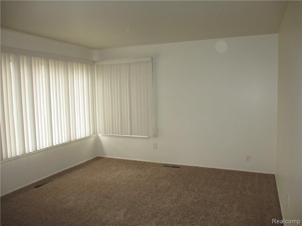 29565 Thomas Circle Circle Inkster, MI 48141 - Photo 4 of 11