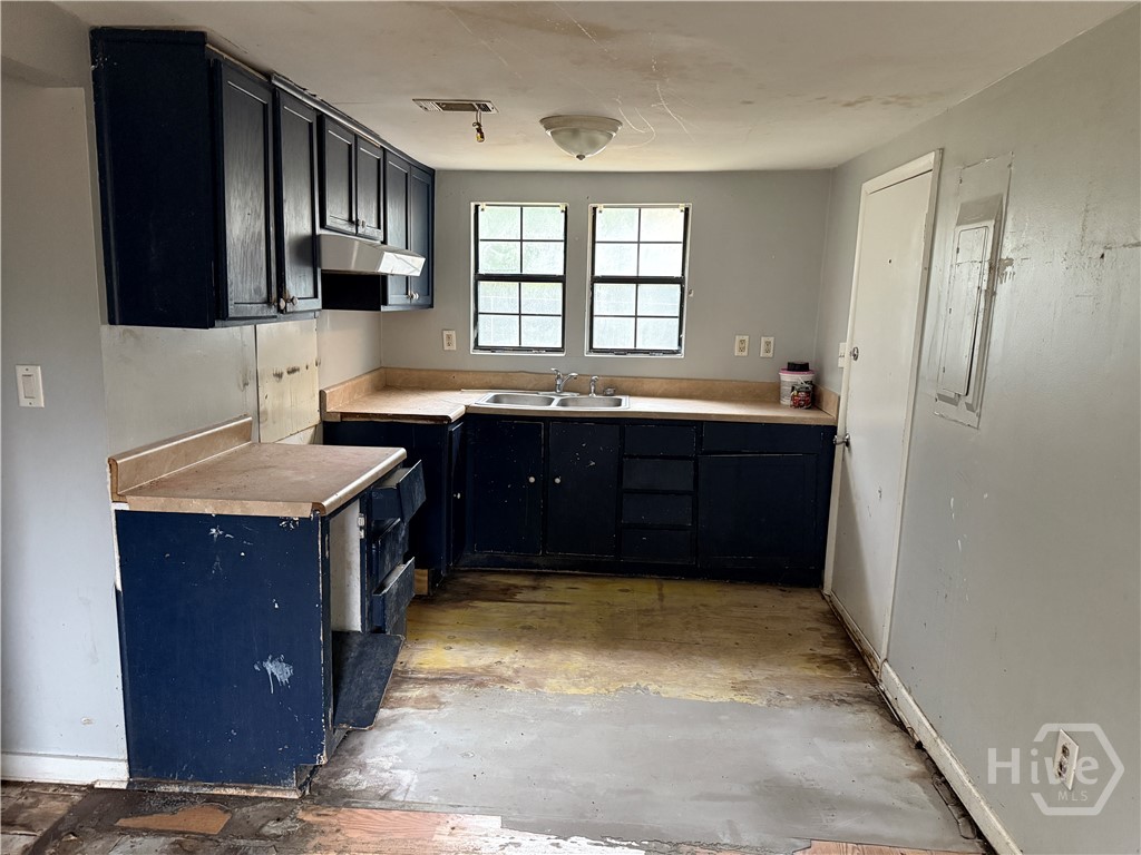 316 Edgewater Road Savannah, GA 31406 - Photo 8 of 13 Kitchen of house 314.