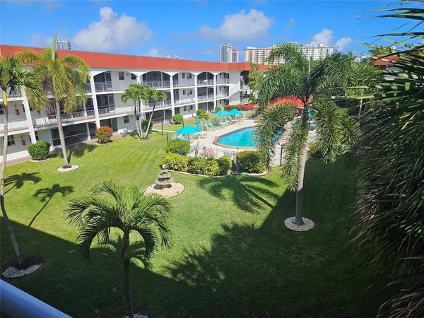 $1,800 | 580 Egret Drive, Unit 310, Hallandale Beach, FL 33009