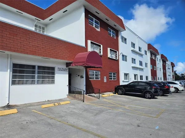 $1,800 | 580 Egret Drive, Unit 310, Hallandale Beach, FL 33009