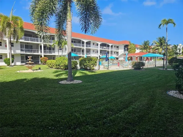 $1,800 | 580 Egret Drive, Unit 310, Hallandale Beach, FL 33009
