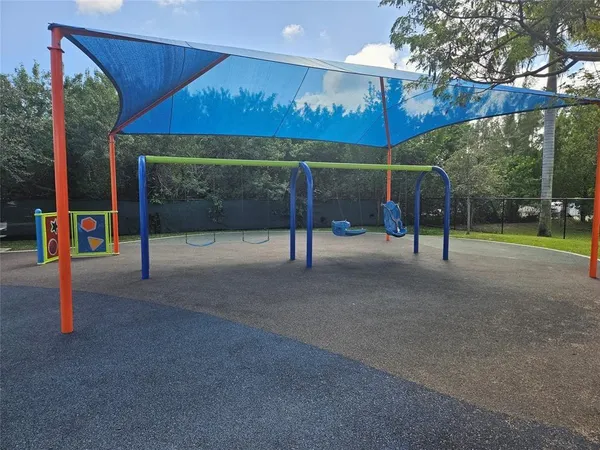 $1,800 | 580 Egret Drive, Unit 310, Hallandale Beach, FL 33009