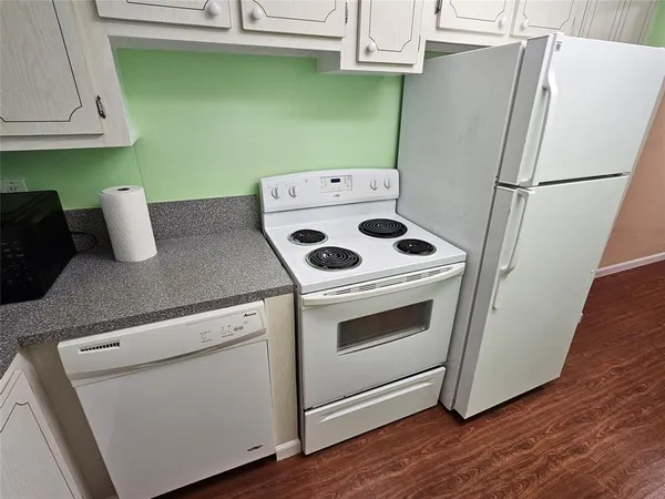 $1,800 | 580 Egret Drive, Unit 310, Hallandale Beach, FL 33009