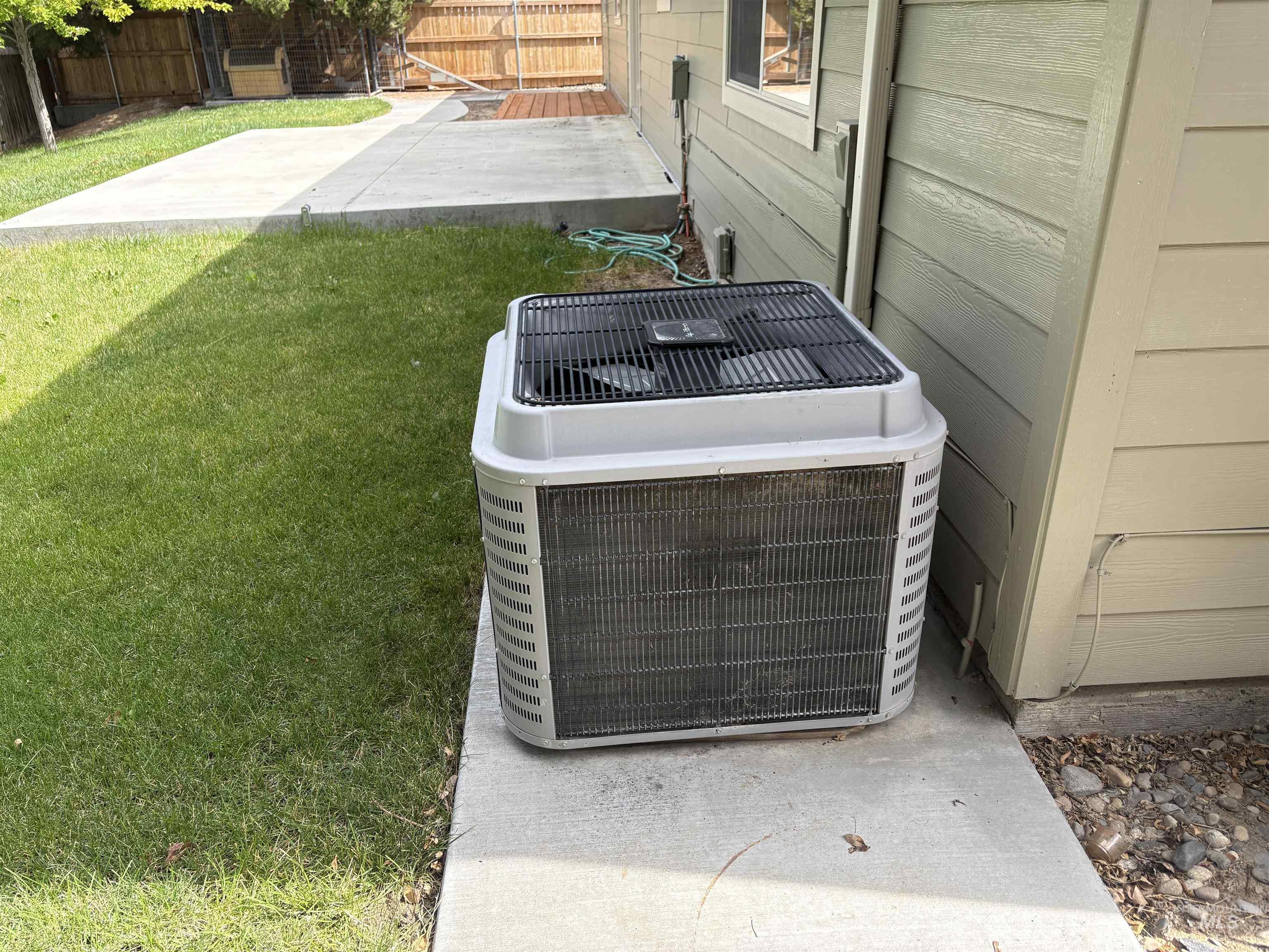 513 Ridge Way Ontario, OR 97914 - Photo 4 of 29 Outdoor AC unit positioned on a concrete pad