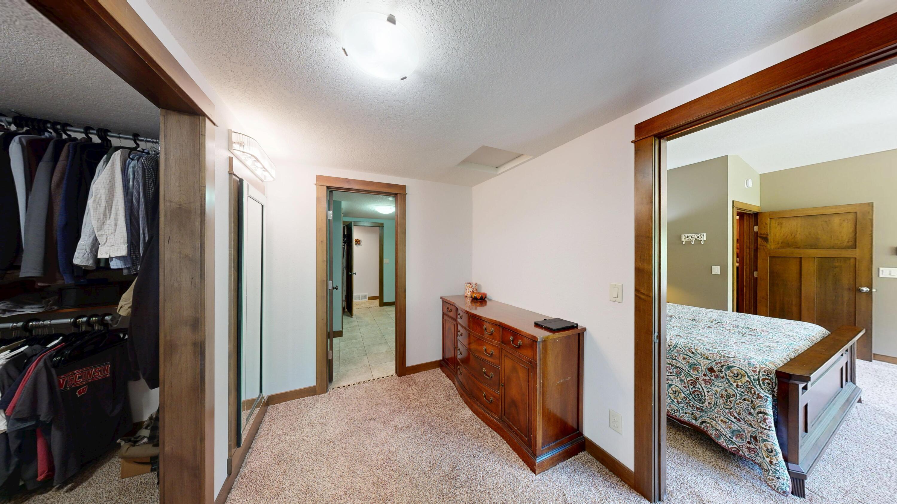 580 Skunk Hollow Road La Crescent, MN 55947 - Photo 25 of 83 MBR Closet/Bonus Area