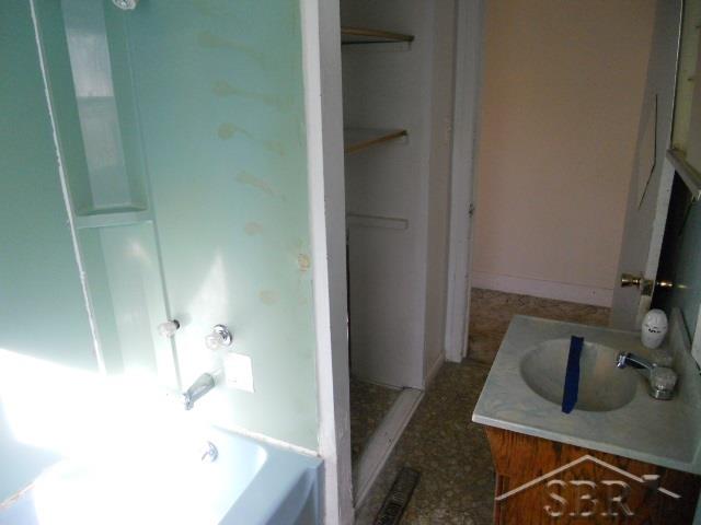 227 Shattuck Road Saginaw, MI 48604 - Photo 15 of 21 31332932-14.JPG
