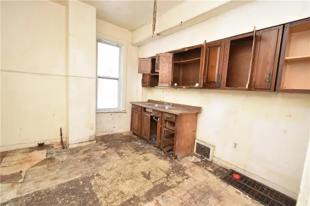 $62,500 | 618-620 15th Street, Beaver Falls, PA 15010