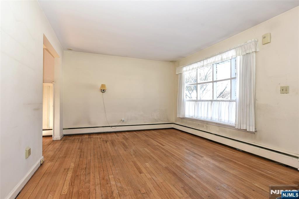 96 Grove Street Waldwick, NJ 07463 - Photo 5 of 34