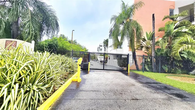 $2,400 | 2150 Southwest 16th Avenue, Unit 206, Miami, FL 33145