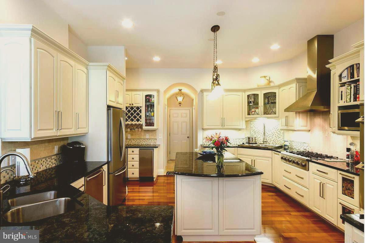 345 Edgewater Road Pasadena, MD 21122 - Photo 9 of 30 Kitchen