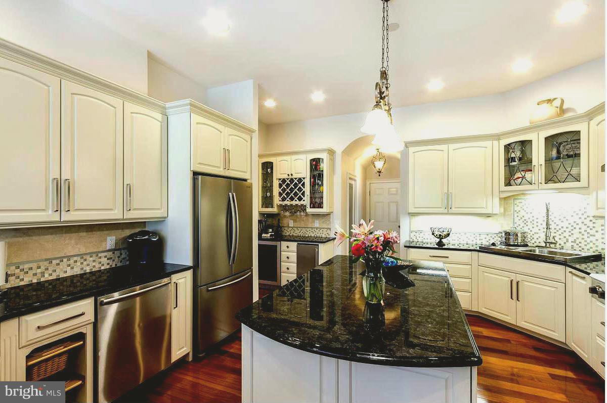 345 Edgewater Road Pasadena, MD 21122 - Photo 10 of 30 Kitchen