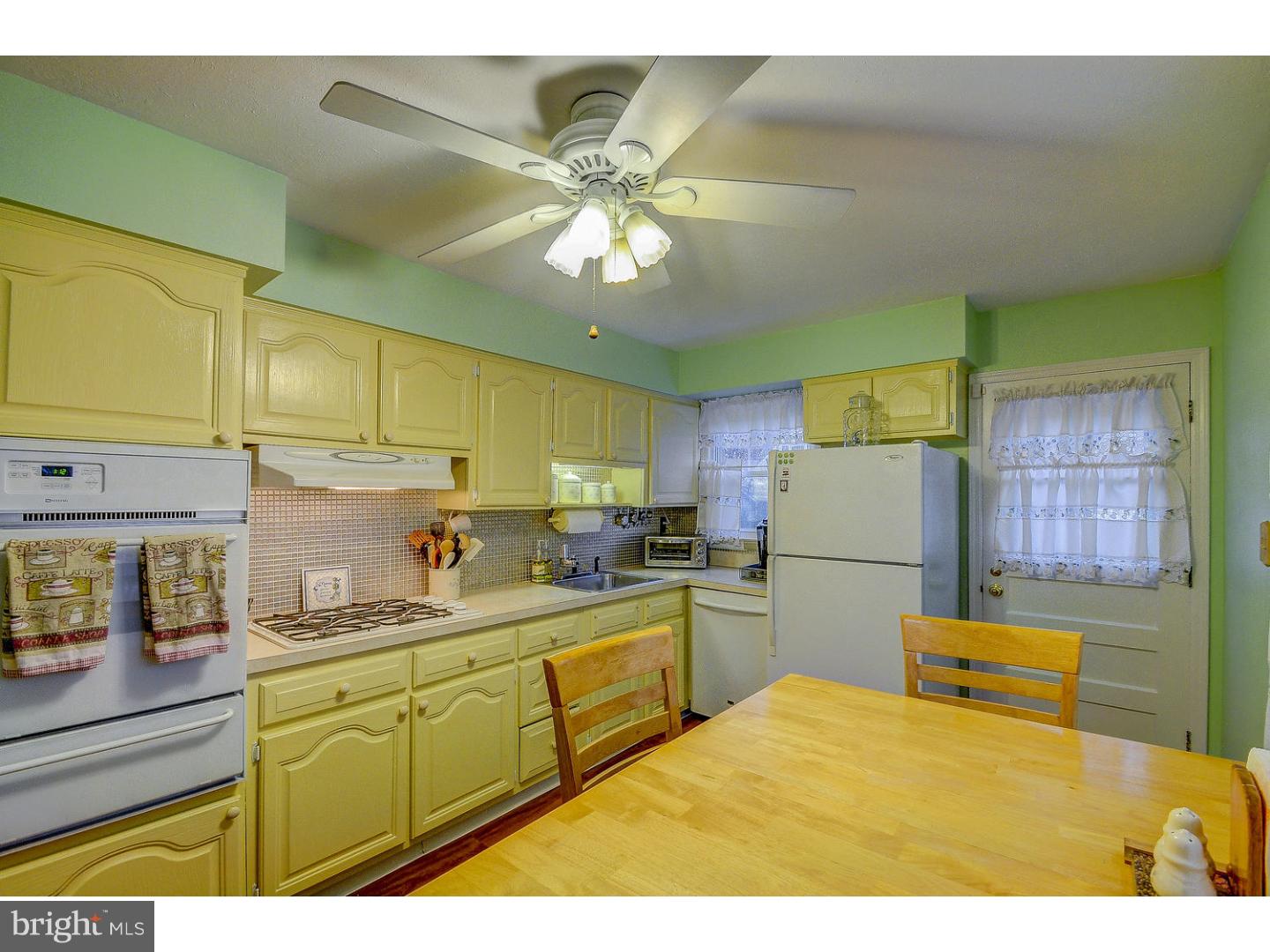 327 Sutherland Road Ewing, NJ 08618 - Photo 6 of 17 Kitchen