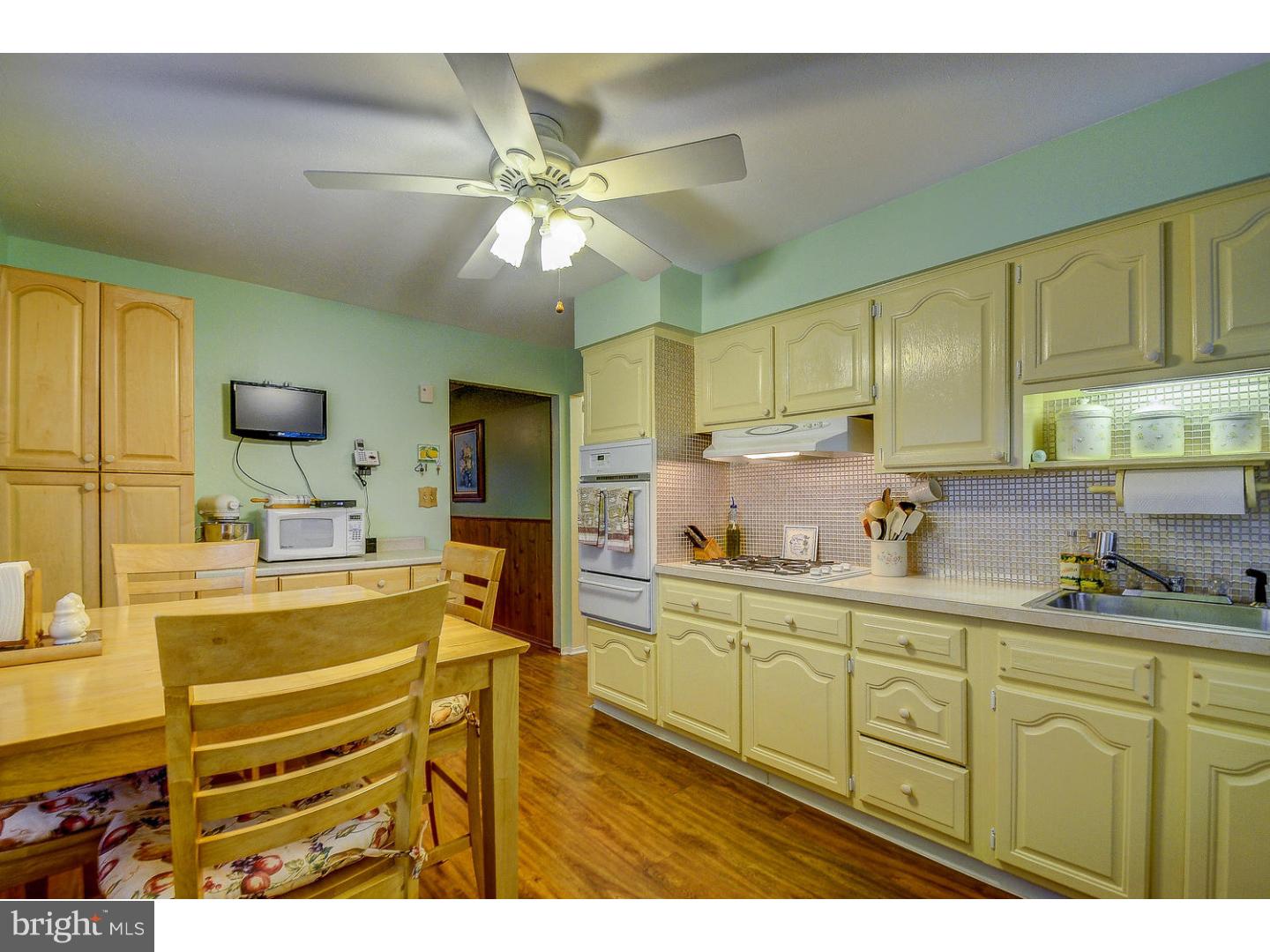 327 Sutherland Road Ewing, NJ 08618 - Photo 7 of 17 Kitchen