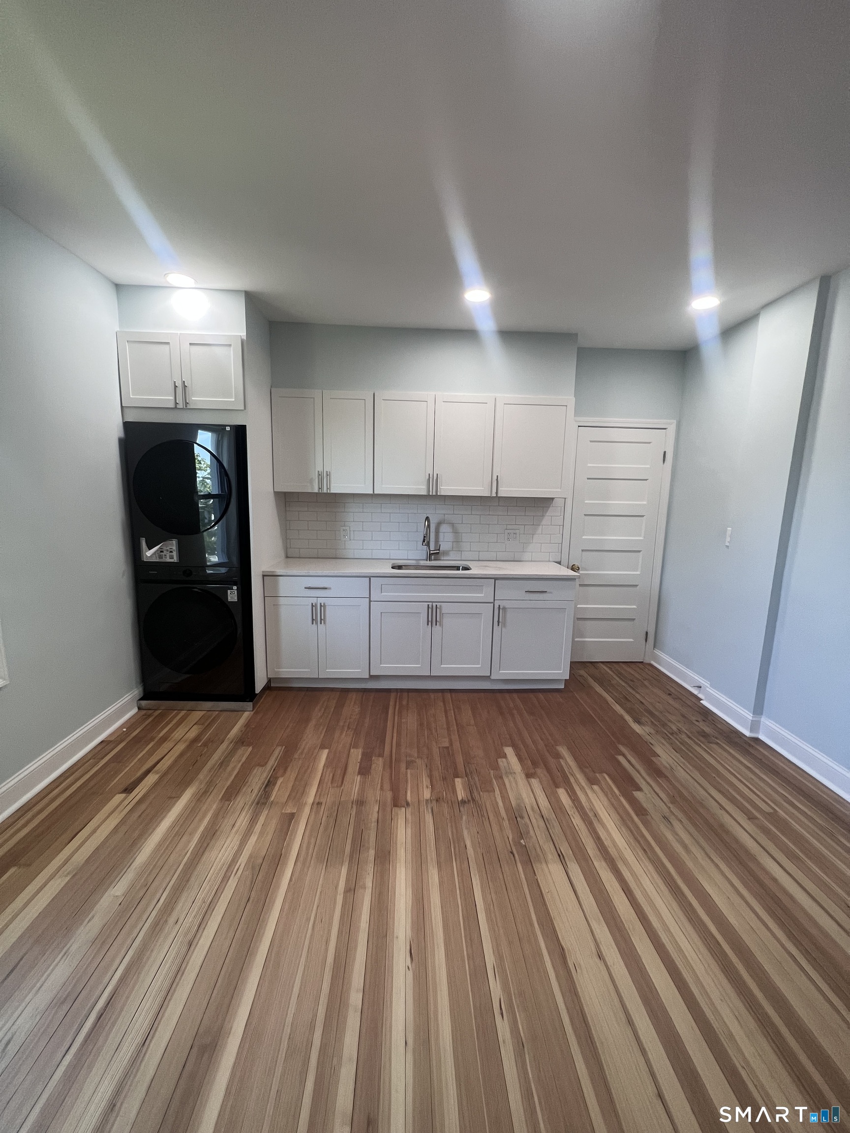 335 Ridgefield Avenue Bridgeport, CT 06610 - Photo 10 of 22 KITCHEN