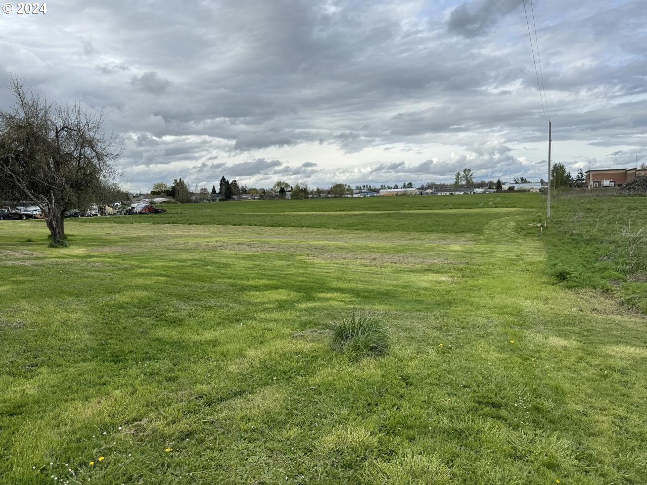 4055 Southeast Spicer Road Albany, OR 97322 - Photo 3 of 10