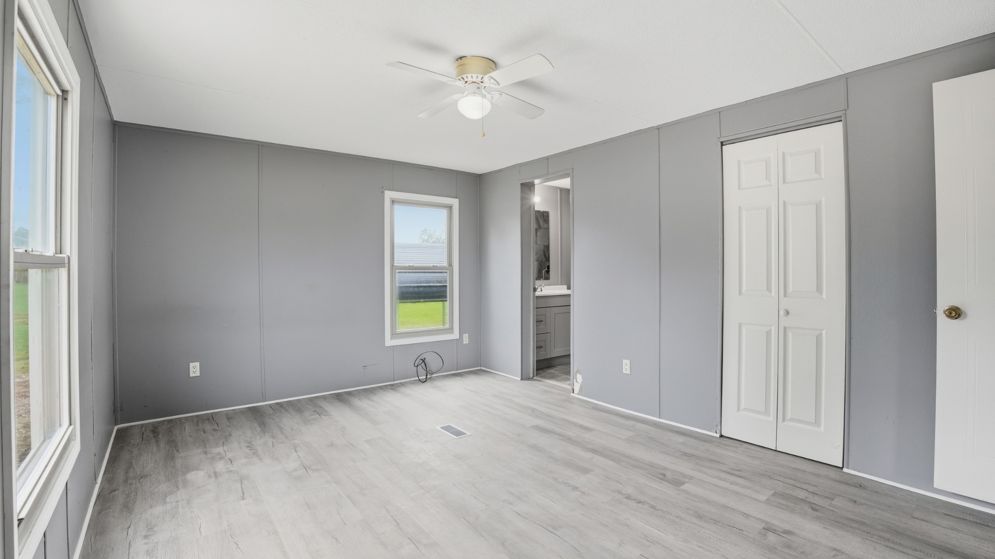 5425 Awalt Road Tullahoma, TN 37388 - Photo 12 of 33 an empty room with windows and closet