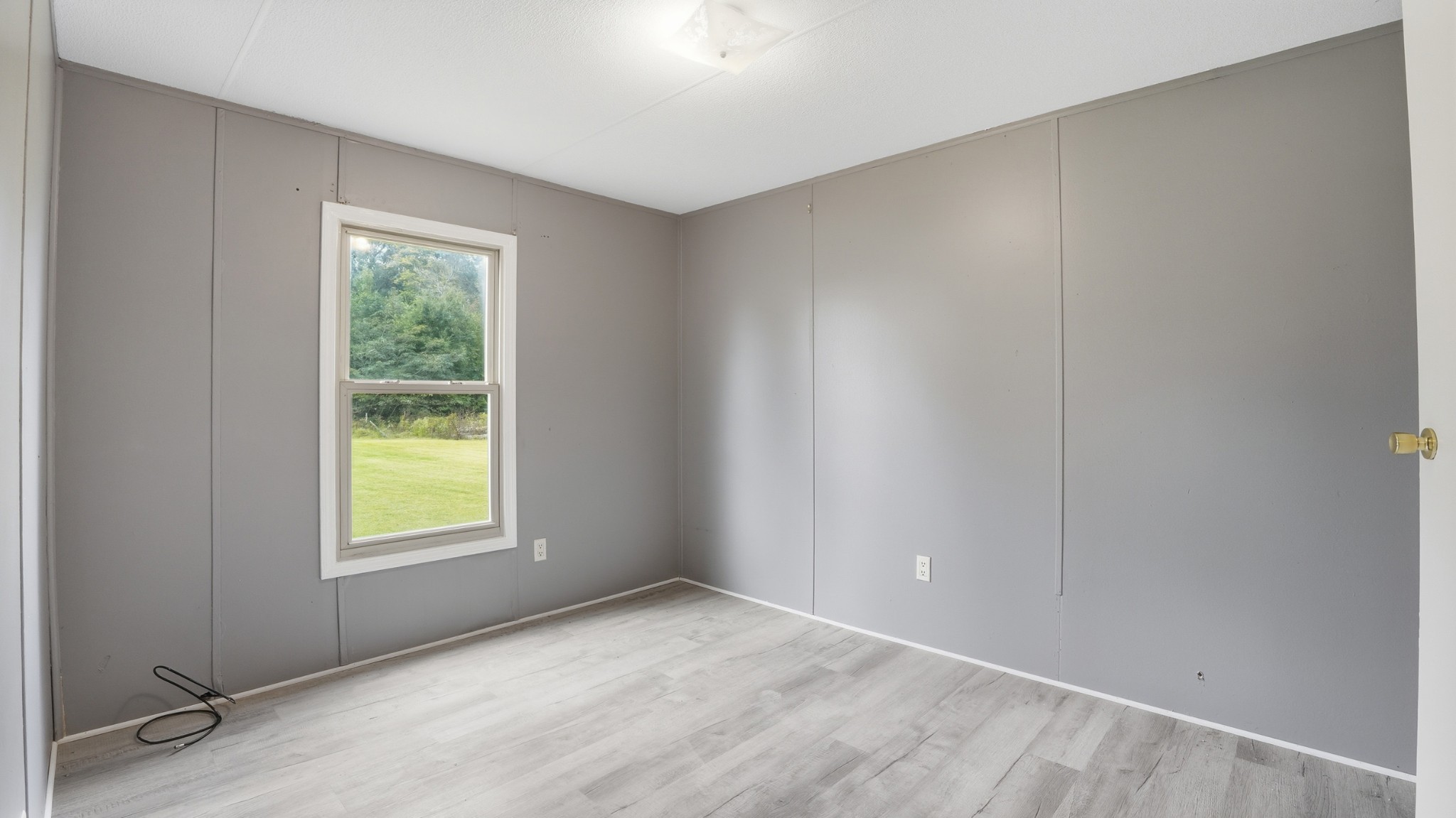 5425 Awalt Road Tullahoma, TN 37388 - Photo 19 of 33 an empty room with windows