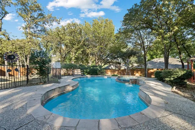 $915,000 | 605 Royal Lane, Southlake, TX 76092