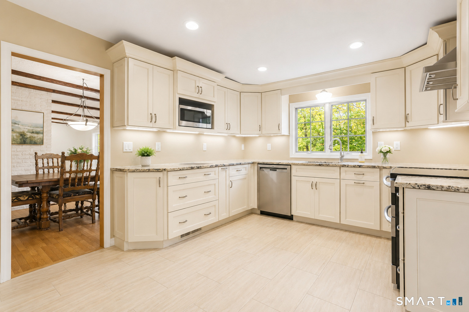 172 Mather Street Wilton, CT 06897 - Photo 5 of 31