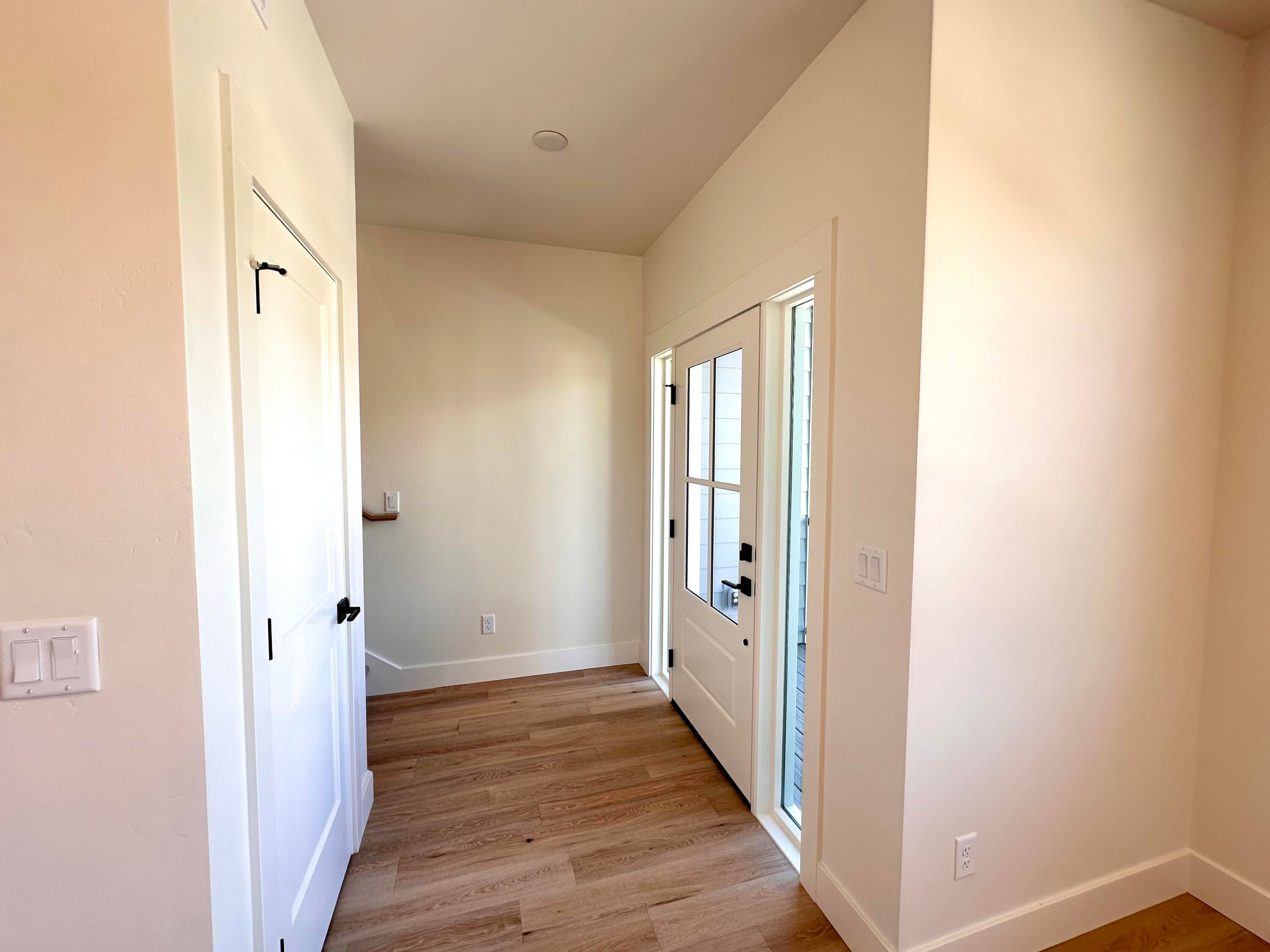 380 Randy Street Ashland, OR 97520 - Photo 26 of 43 Entry