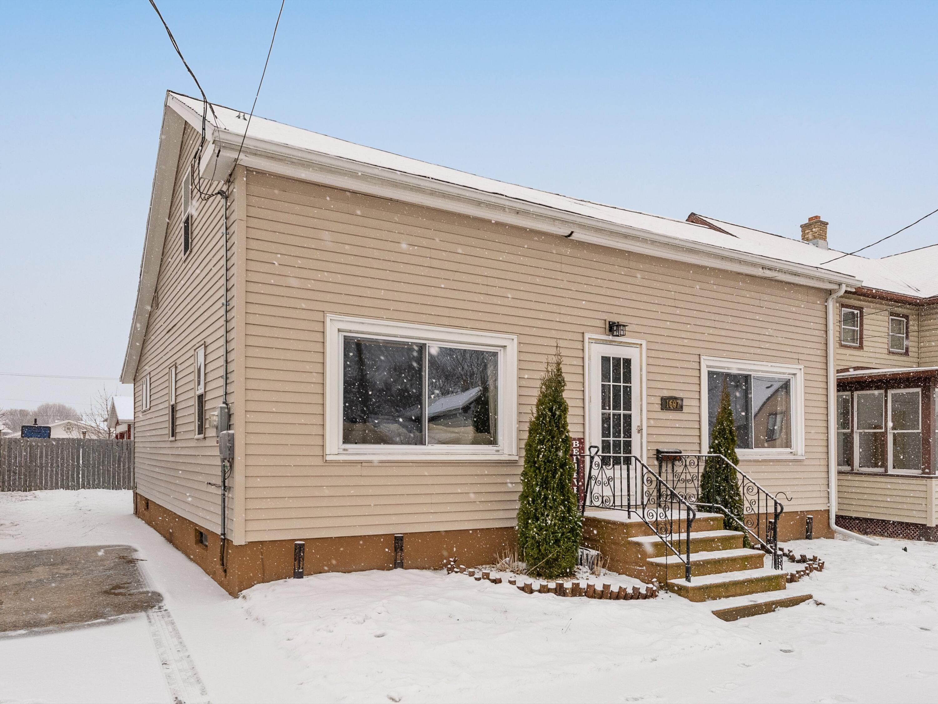 1607 20th Street Two Rivers, WI 54241 - Photo 1 of 1 Front