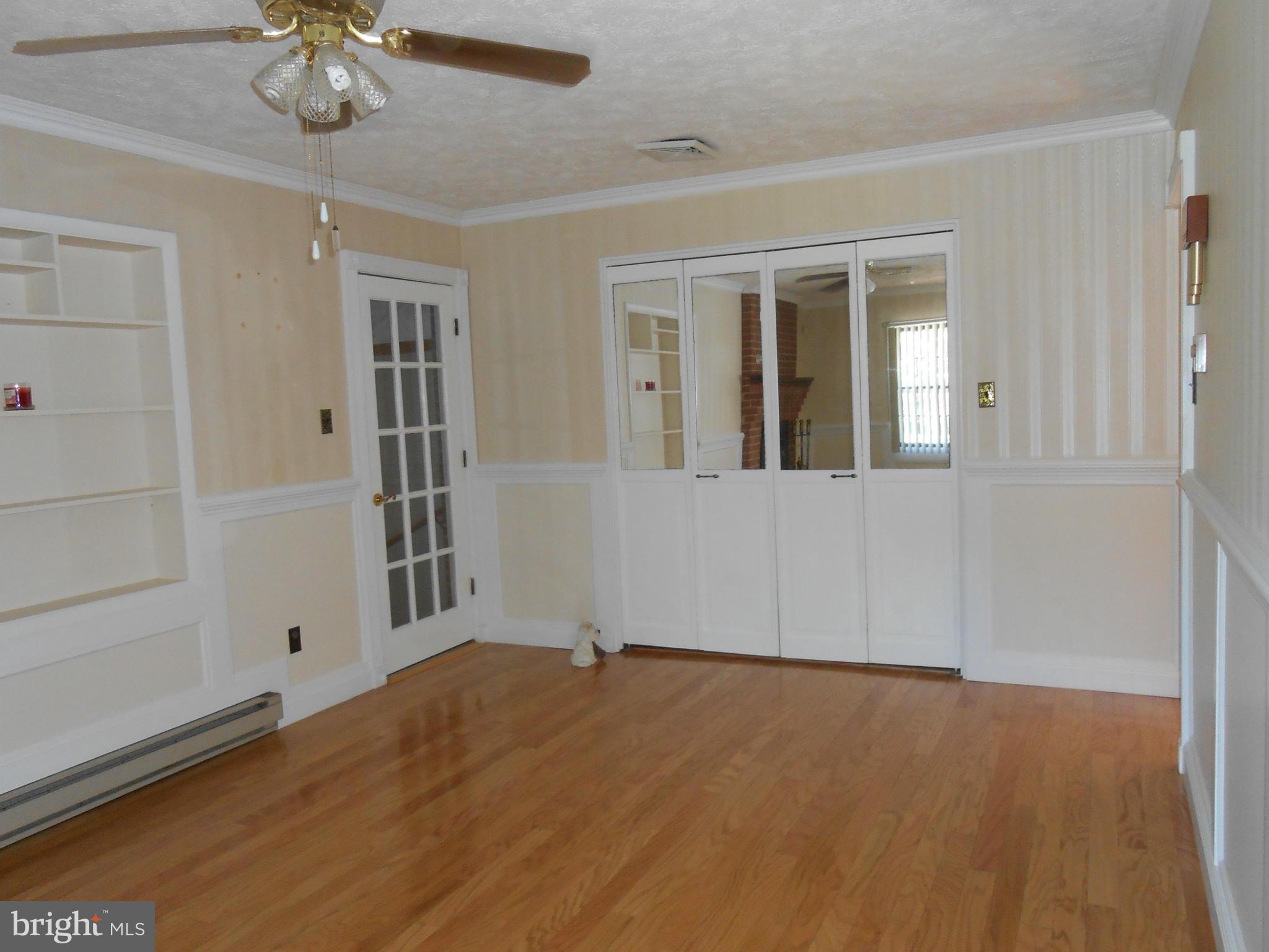 41302 Medleys Neck Road Leonardtown, MD 20650 - Photo 6 of 16 Family Room