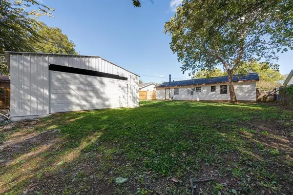 $1,975 | 811 Denton Drive, Euless, TX 76039