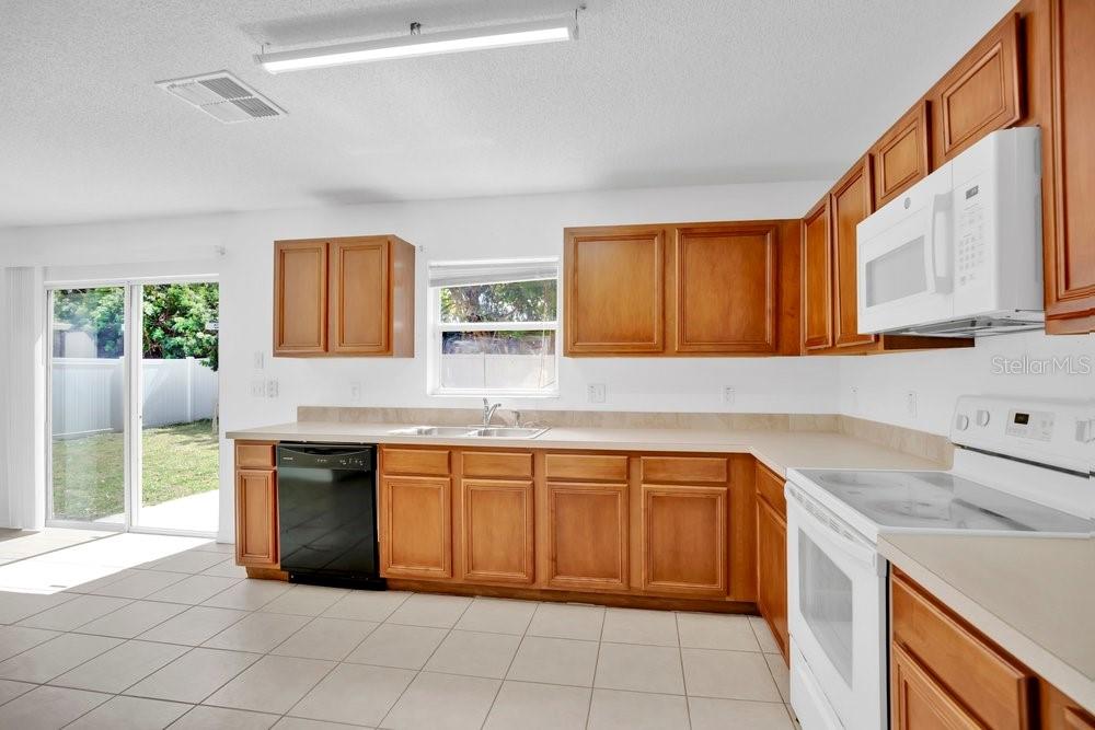 161 Walnut Crest Run Sanford, FL 32771 - Photo 4 of 17