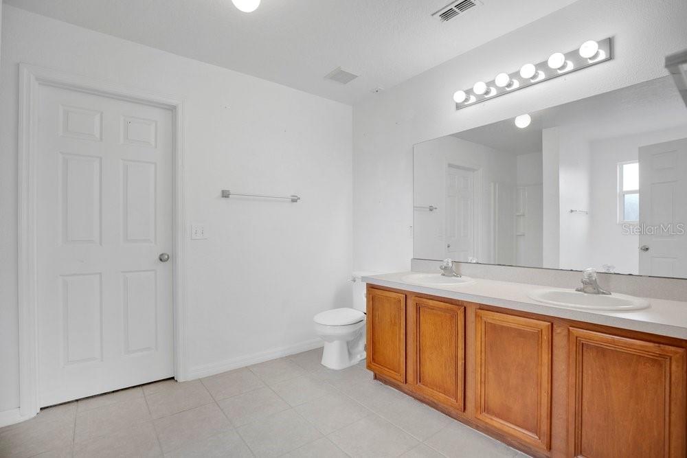 161 Walnut Crest Run Sanford, FL 32771 - Photo 8 of 17