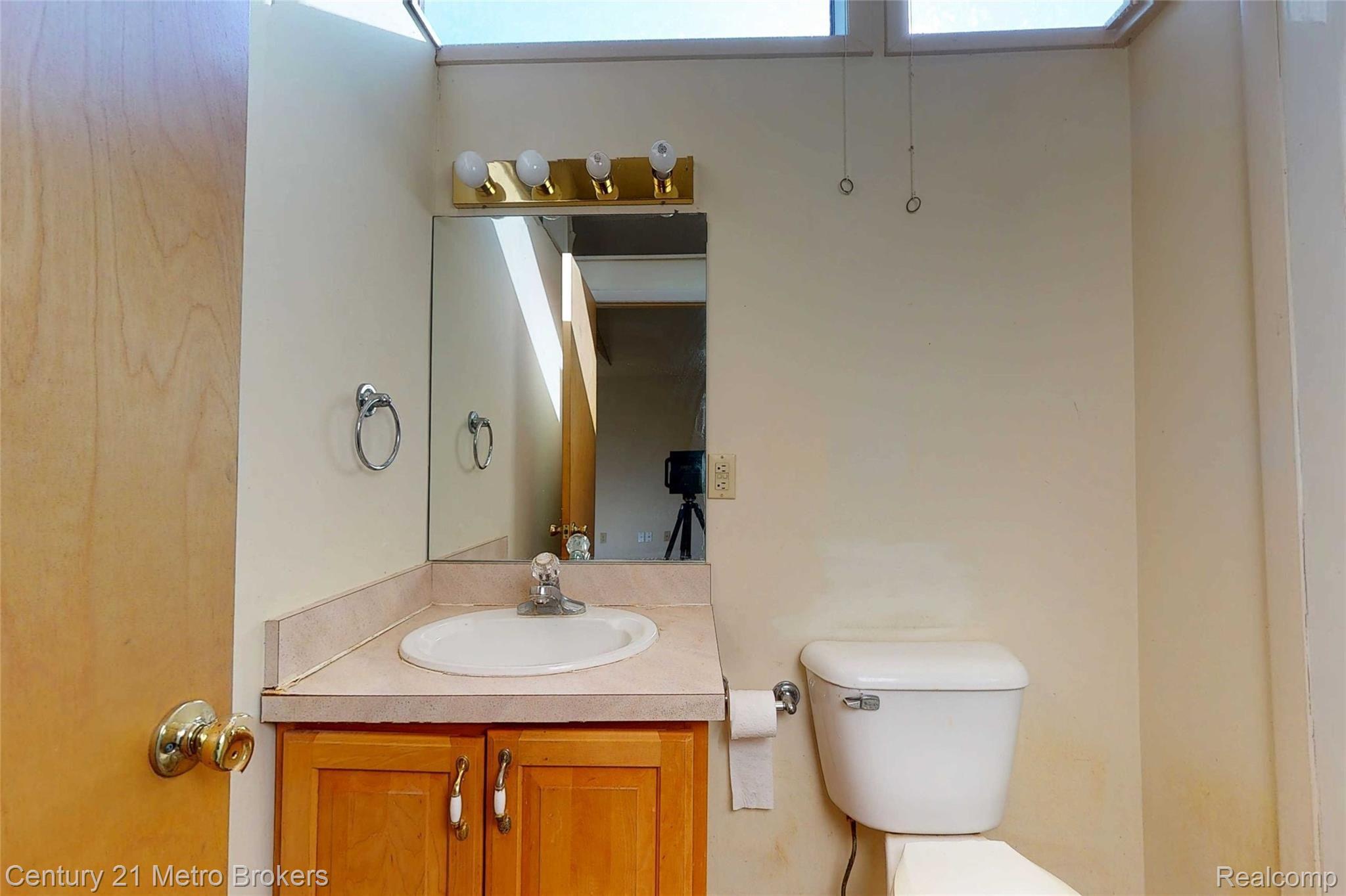 7475 East Atherton Road Davison, MI 48423 - Photo 25 of 50 7475-E-Atherton-Rd-23 Bathroom.jpg