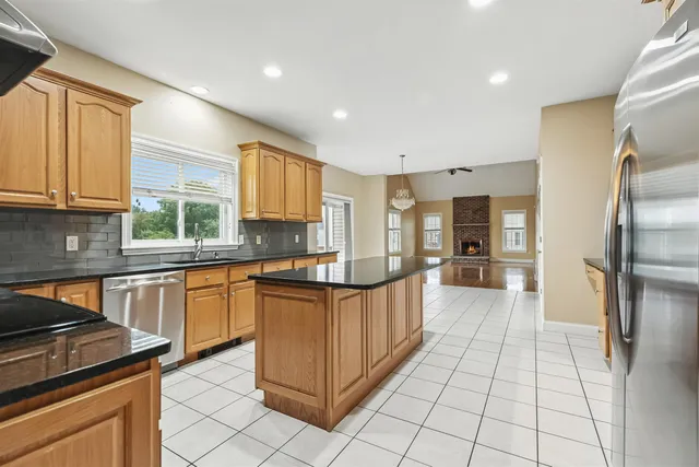 $990,000 | 1 Squire Armour Road, Windham, NH 03087