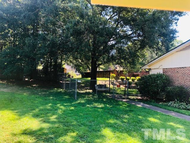 536 Clayton Road Durham, NC 27703 - Photo 3 of 27