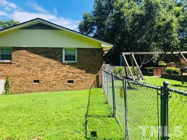 536 Clayton Road Durham, NC 27703 - Photo 6 of 27
