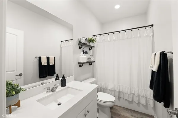 $739,900 | 5448 La Bodega Way, Fontana, CA 92336