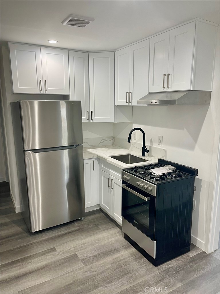 1118 East Arlington Street Compton, CA 90221 - Photo 2 of 9