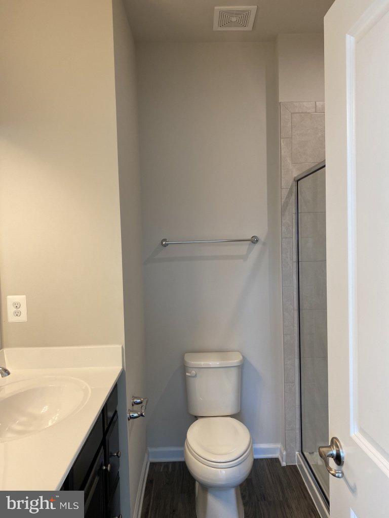 531 View Point Way Fredericksburg, VA 22405 - Photo 4 of 36 Modern bathroom with sleek design.
