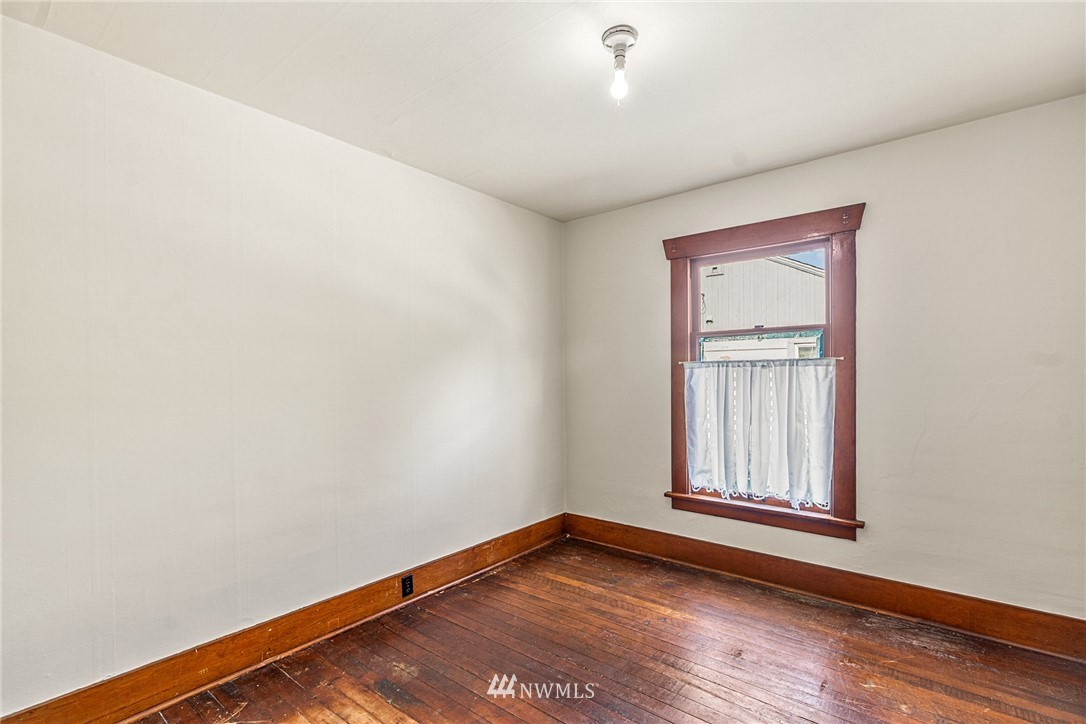 916 Southwest 4th Place Renton, WA 98057 - Photo 11 of 33