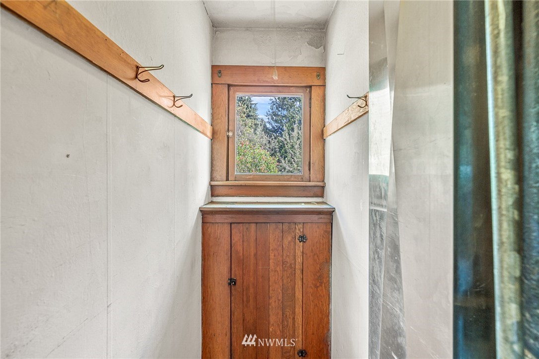 916 Southwest 4th Place Renton, WA 98057 - Photo 13 of 33