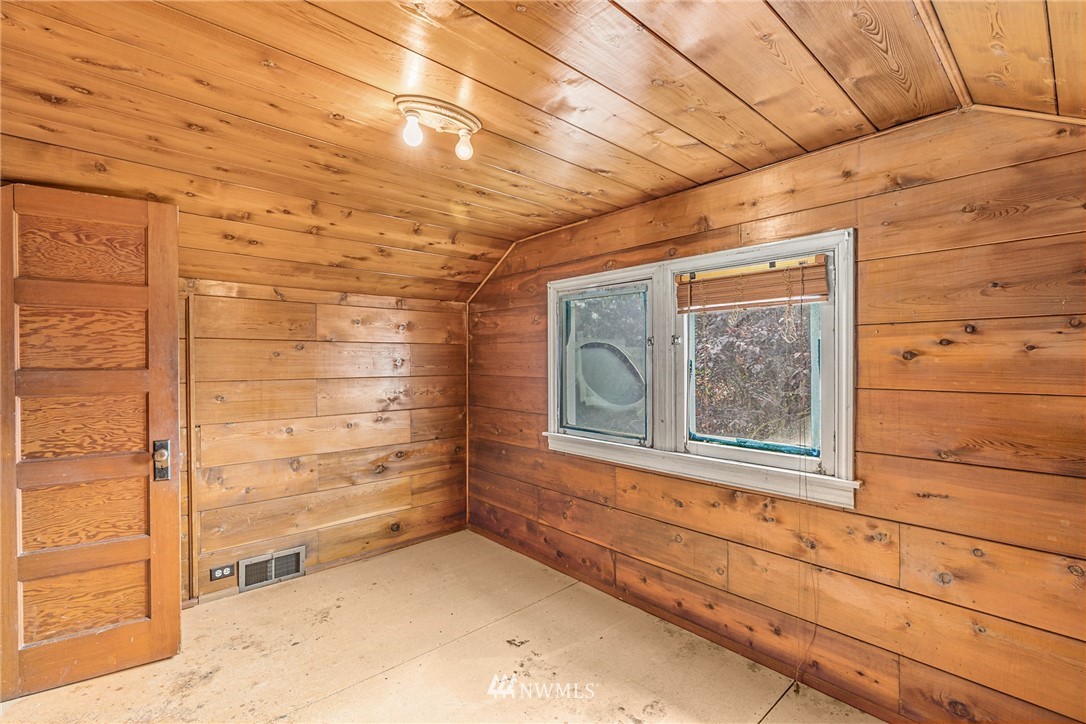 916 Southwest 4th Place Renton, WA 98057 - Photo 17 of 33