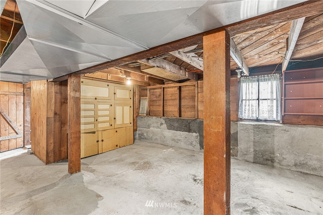 916 Southwest 4th Place Renton, WA 98057 - Photo 21 of 33