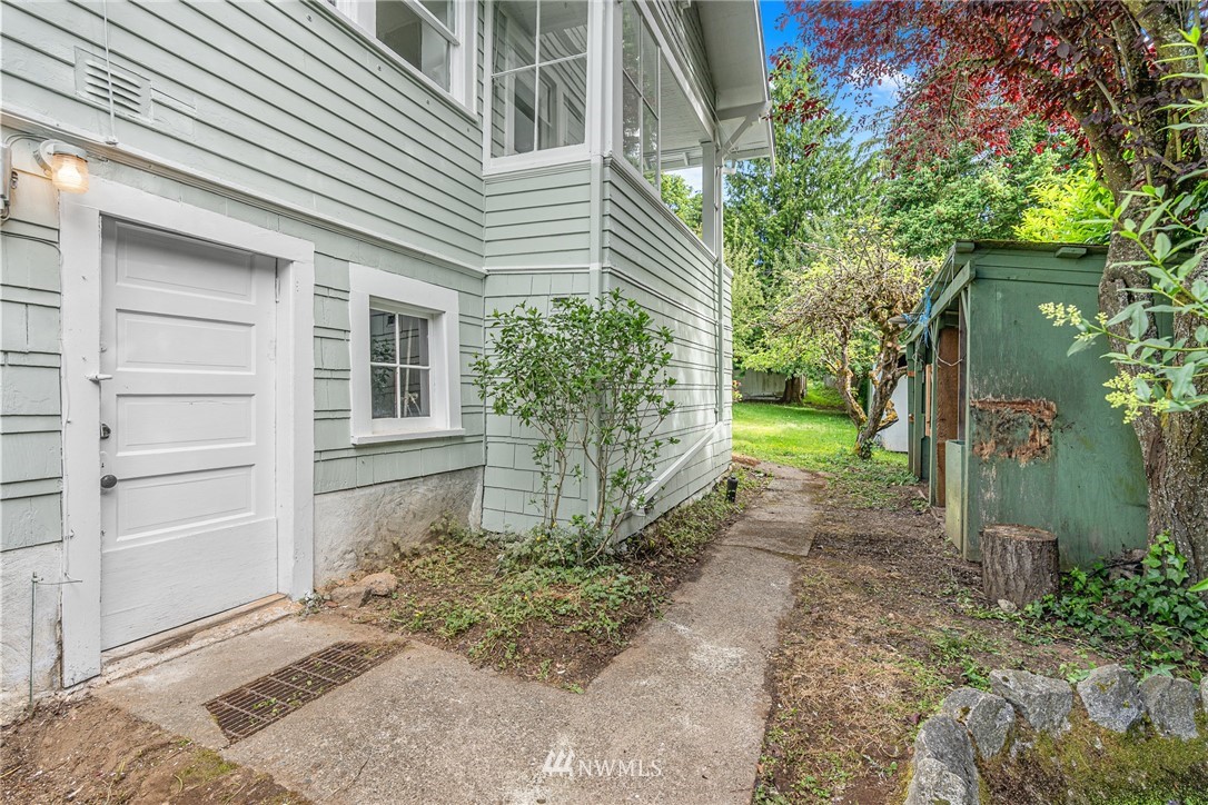 916 Southwest 4th Place Renton, WA 98057 - Photo 22 of 33