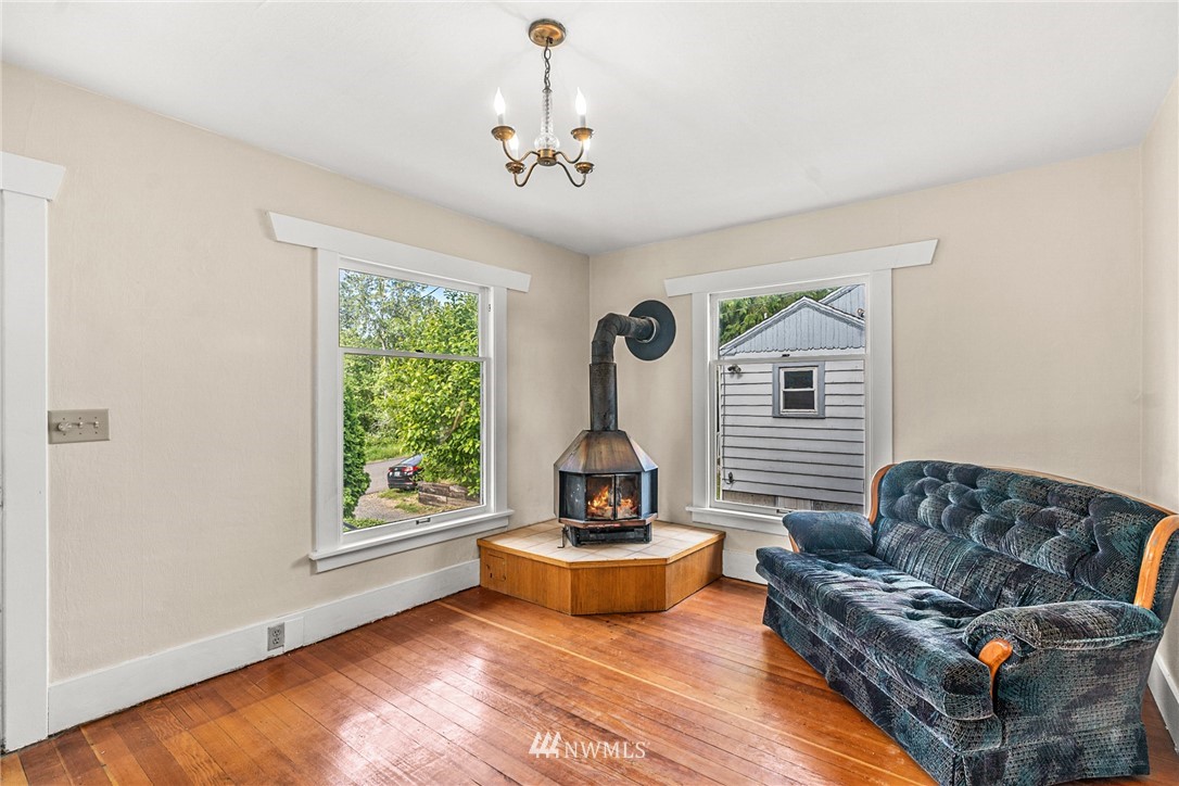 916 Southwest 4th Place Renton, WA 98057 - Photo 6 of 33