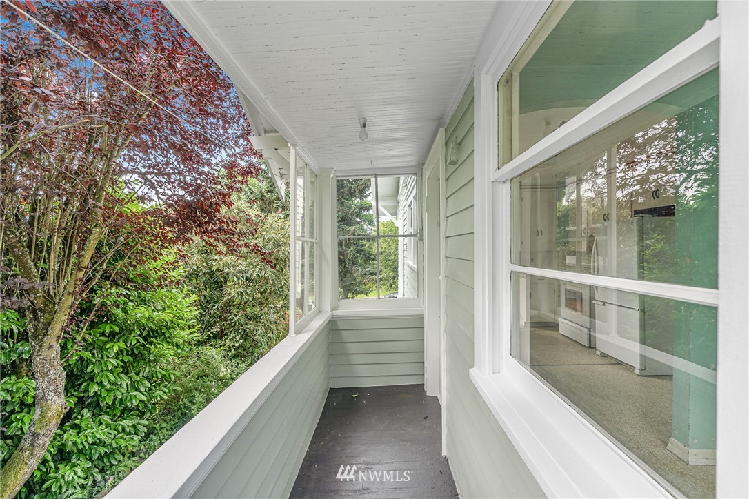 916 Southwest 4th Place Renton, WA 98057 - Photo 10 of 33