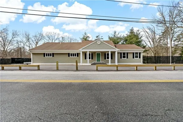 $2,300 | 595 St Paul Street, Unit 1, North Smithfield, RI 02896