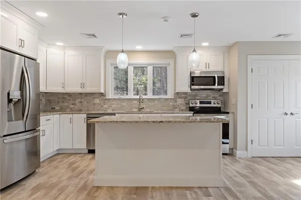 $2,300 | 595 St Paul Street, Unit 1, North Smithfield, RI 02896