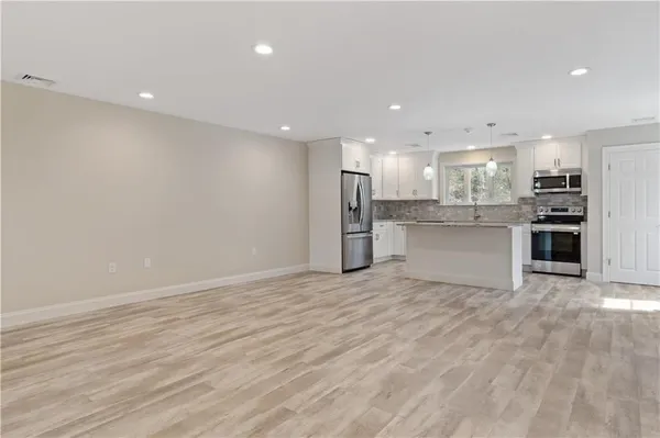 $2,300 | 595 St Paul Street, Unit 1, North Smithfield, RI 02896